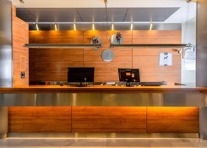 Отель Serrano 2*